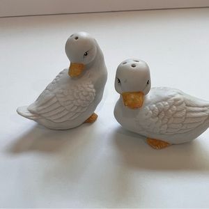 Cute vintage pair of duck salt & pepper shakers